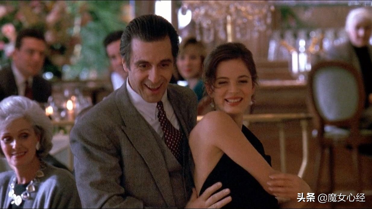 香奈儿五号背后的故事,玛丽莲梦露香奈儿5号原版视频