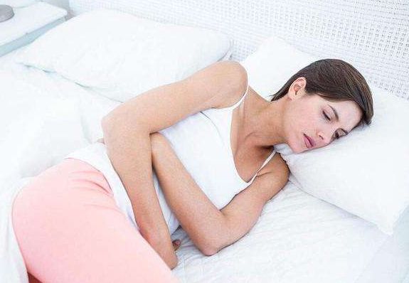 女性患上“阴道炎”，除了按药师的建议外，轻拍腹下2处