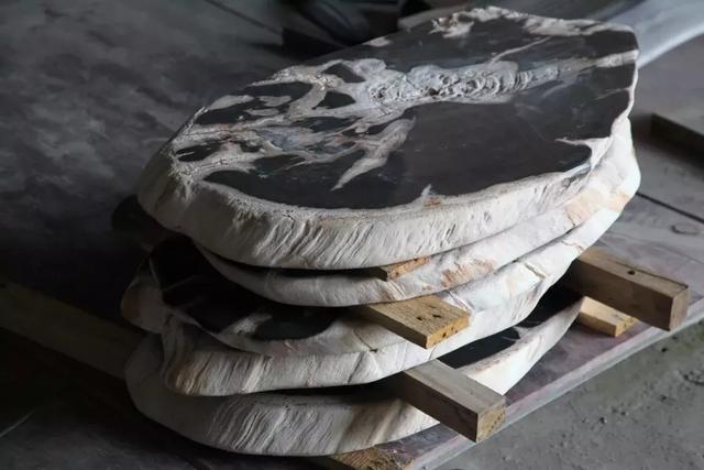 美国赠送的月岩被证实是假货,美国赠送月岩