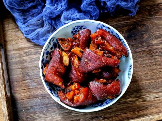 香辣卤猪蹄满嘴都是肉太好吃了,卤猪蹄吃不完需要热吗