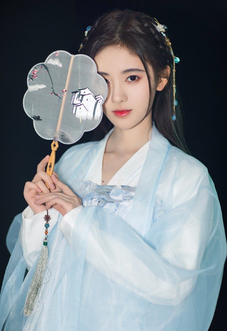 四千年美女鞠婧祎参加综艺垫肩,鞠婧祎澄清垫肩视频素材