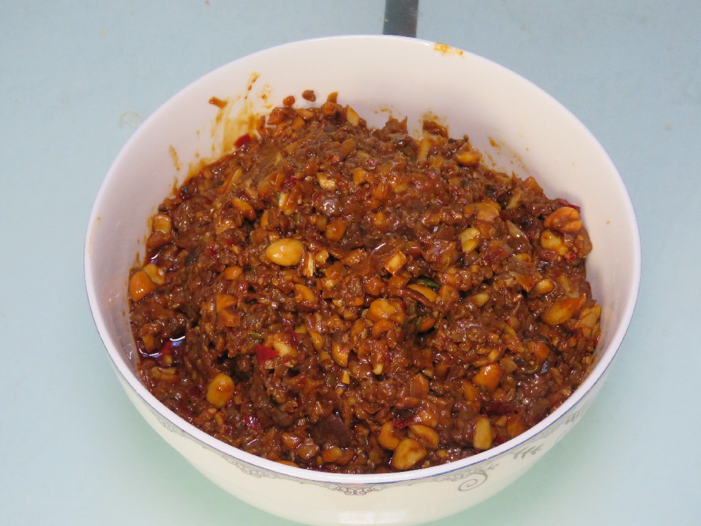 香菇牛肉酱制作绝密配方视频,教你在家制作牛肉香菇酱香辣下饭