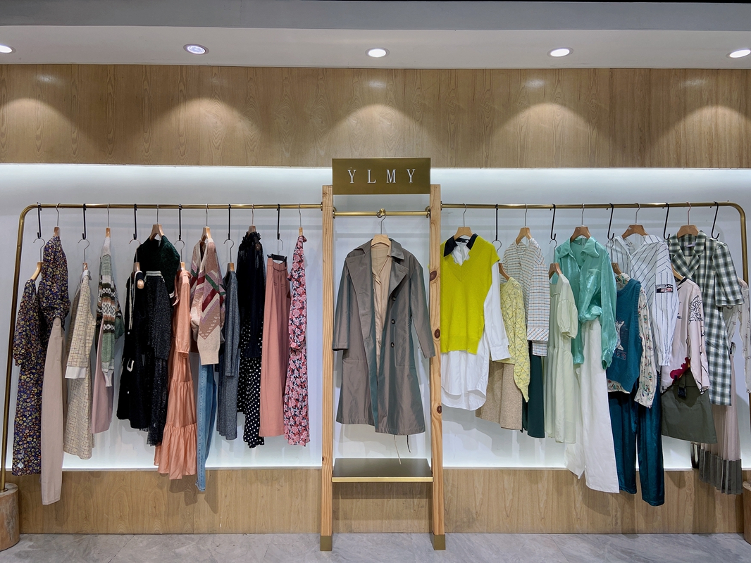 3colour三彩2021年冬款羽绒服,3colour三彩女装专卖店