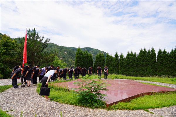 法院党建引领激发干警担当作为,政治引领立足岗位书写报国之志