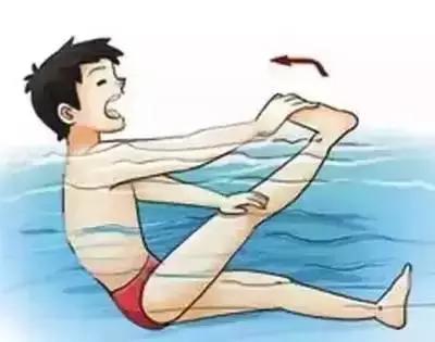 游泳时抽筋了应该怎么缓解,在水中游泳时如果身体抽筋怎么办