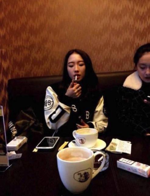 老烟枪的十大女明星,女明星老烟枪视频