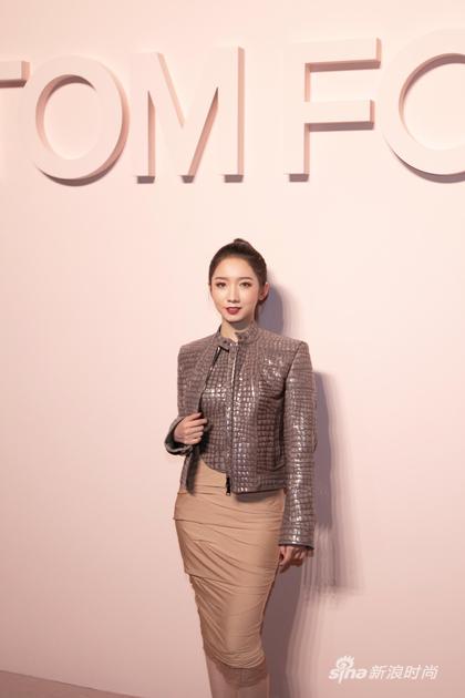 杨幂刘雯的时髦感,杨幂巴黎时装周走秀视频