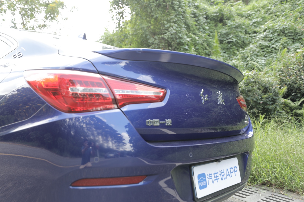 试驾新款红旗h5,红旗h5值得买吗有哪些缺点
