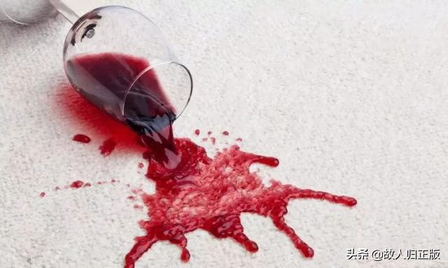 布料沙发又脏又多灰？教你快速清洗法，不用拆不用洗