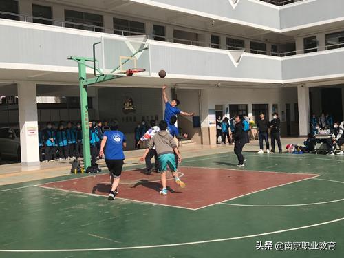 记南京商业学校第一届全员健身运动会