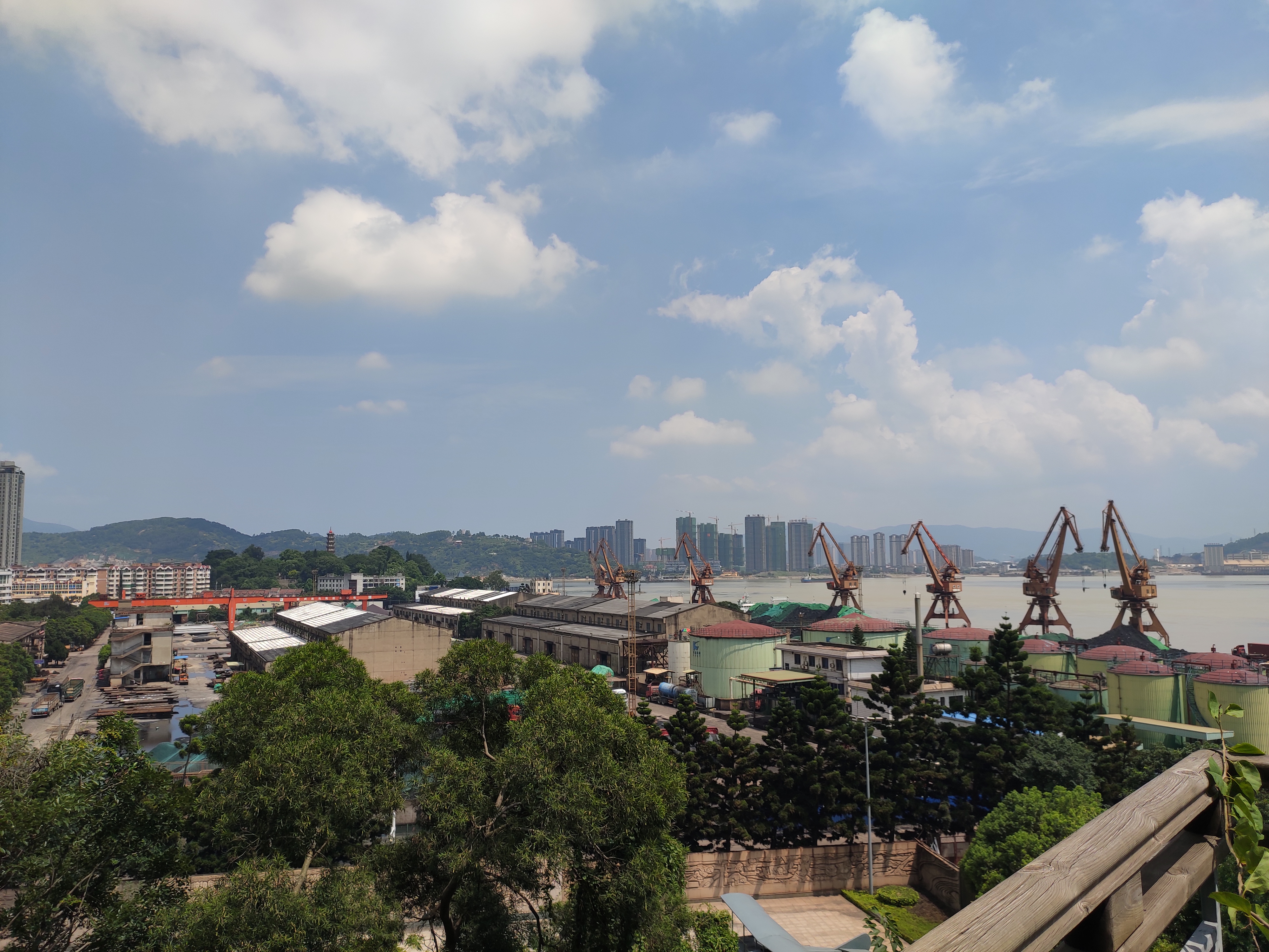 又是暑假研学作业，找个少人，少花钱的地方去吧