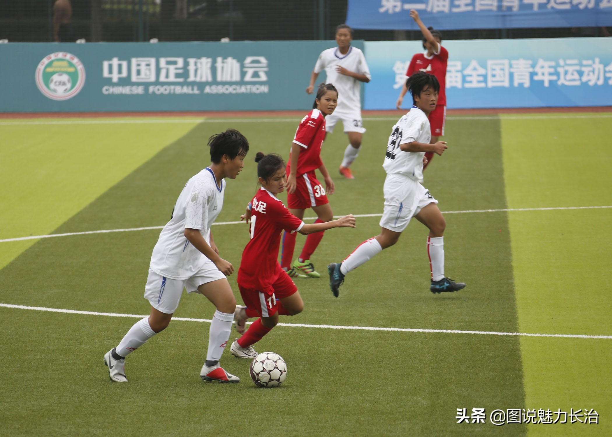 足球球员受伤瞬间,盘点足球比赛上的精彩瞬间