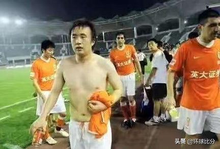 女足脱衣庆祝,女足晒腹肌男足躺枪