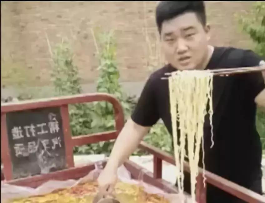 拿命在吃！吃完催吐！如果给你100万，你愿不愿意做吃播？