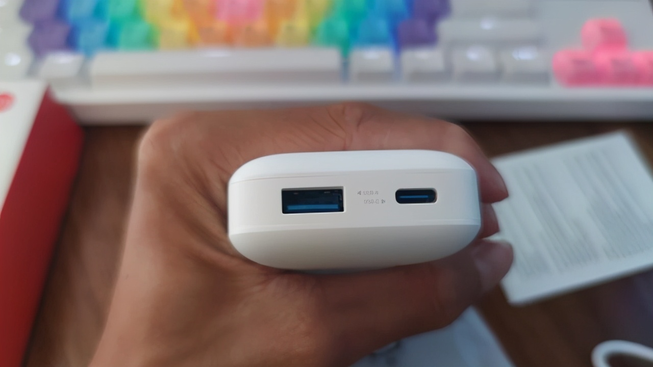 aigo充电宝10000毫安,aigo充电器20w快充版