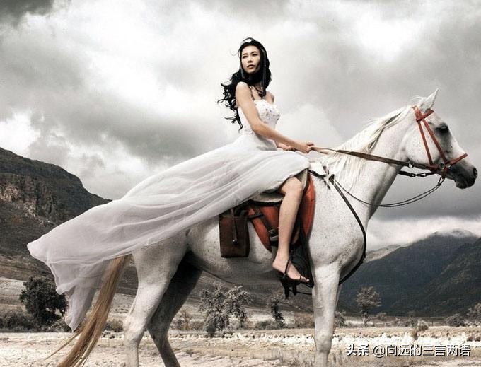 从“小三”到“被小三”，她和周星驰、冯德伦分手，41岁再嫁初恋