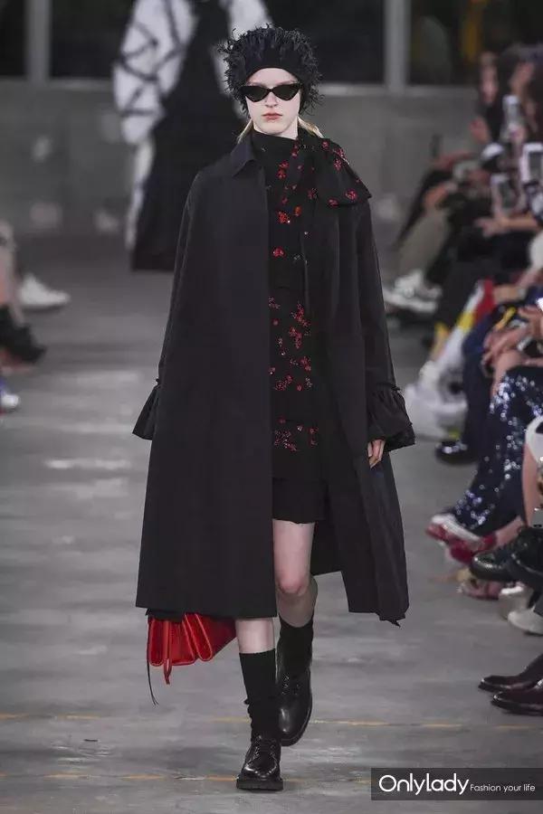 张艺兴valentino东京神图,张艺兴valentino秀场表演