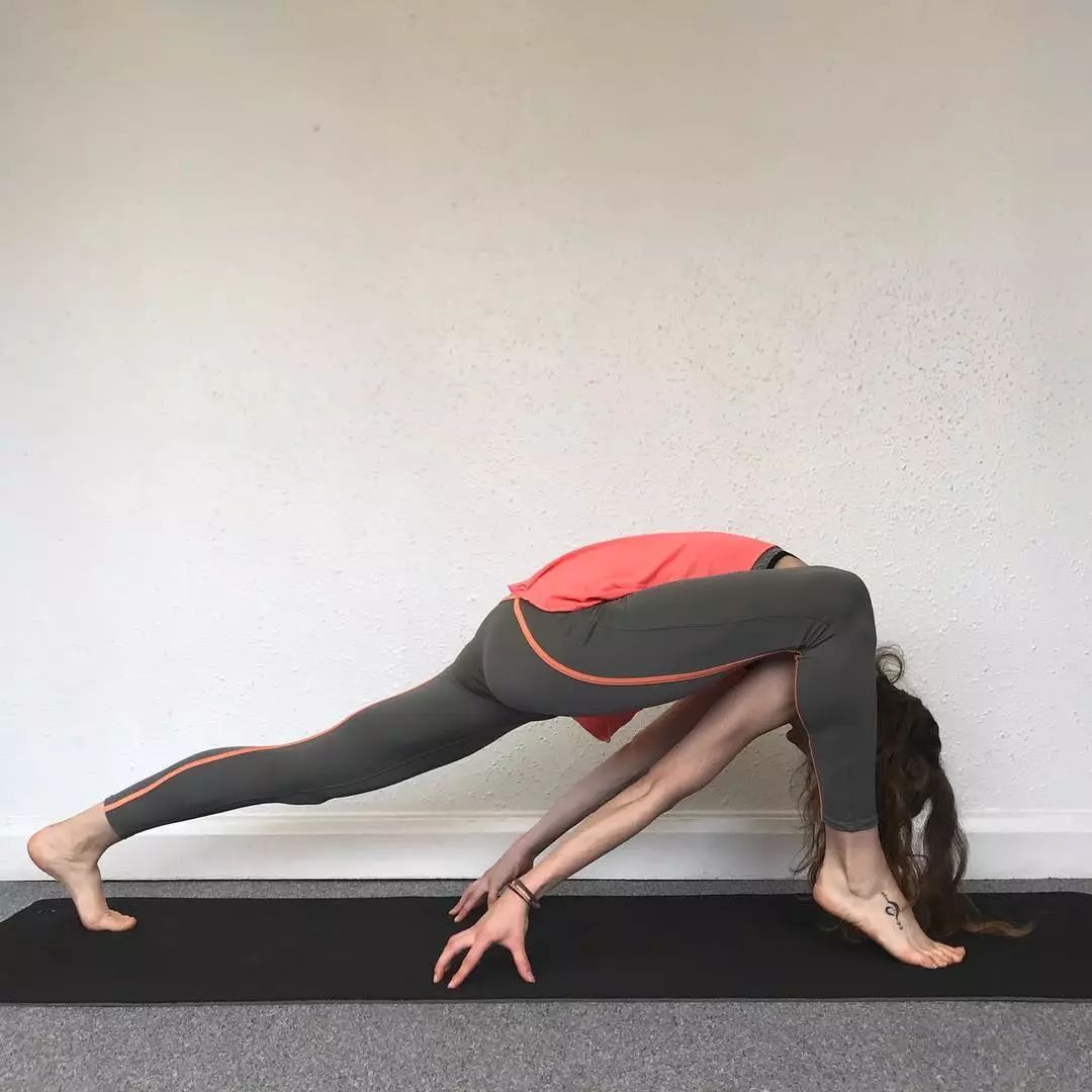 想要小腿又细又长学会这一套动作,小腿有些弯曲怎么变直