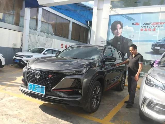 提新车还没出4s店就出车祸了,早上刚提到新车然后下午就被撞了