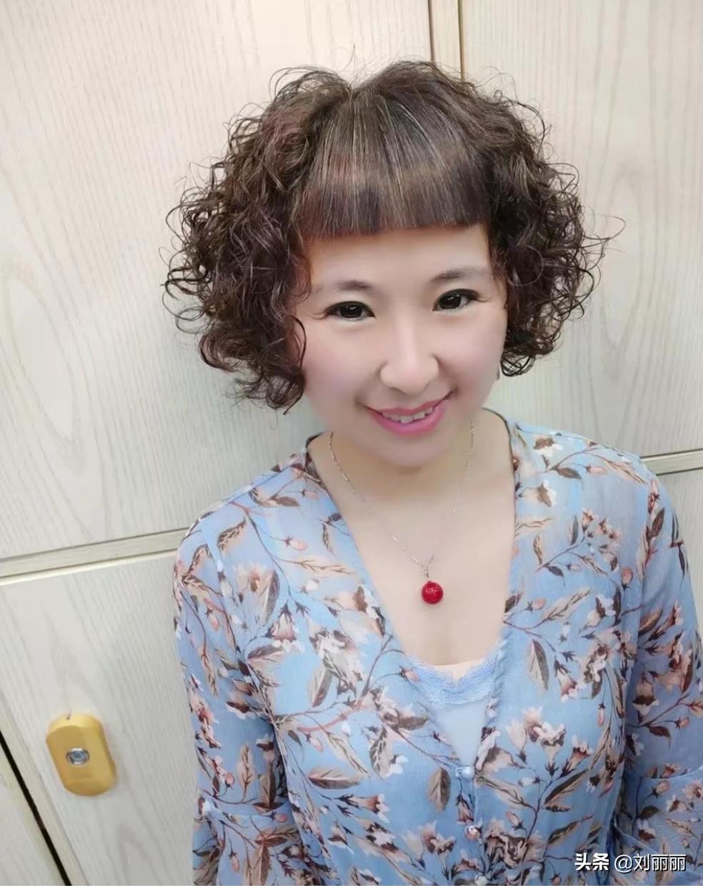 满头烫小卷真洋气适合各个年龄段,短发小卷满头烫40-50岁