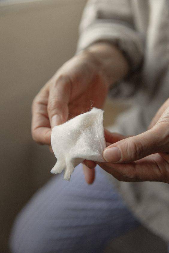 干燥肌肤该如何正确的补水保湿,修护干燥敏感肌肤的产品