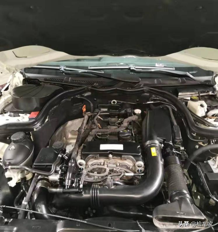 7万公里贬值26万，12万买奔驰C级值不值？网友：买车容易养车难