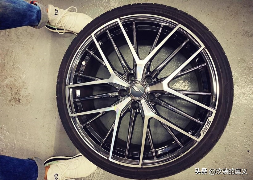 造型更前卫2分钟看懂全新丰田c-hr,改装经历分享