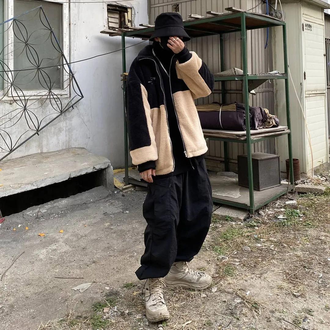 为什么韩国人总能把丑鞋穿成爆款，拍照技巧发色妆容，配饰少不了