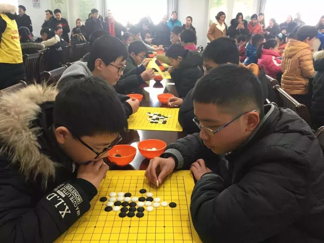 世界女子比赛冠军视频,世界大赛中第一位女冠军