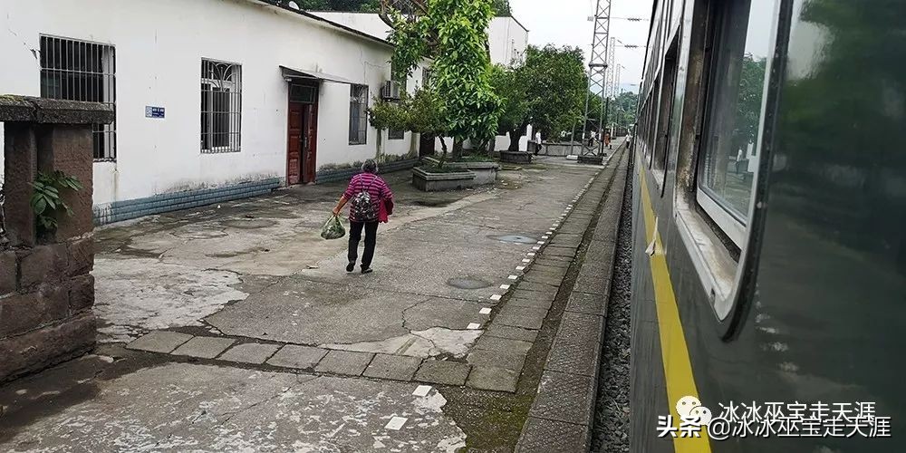 绿皮车成渝铁路上运行,川黔铁路最后的绿皮车