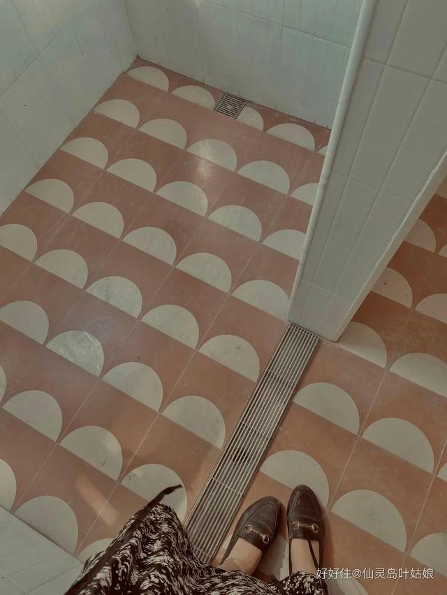 客厅不放家具怎么布置,客厅不大怎样摆家具