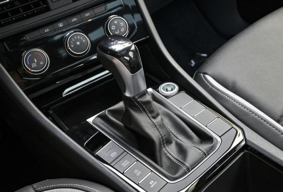 速腾1.5t超越版市区拥堵路段油耗,速腾深度测评