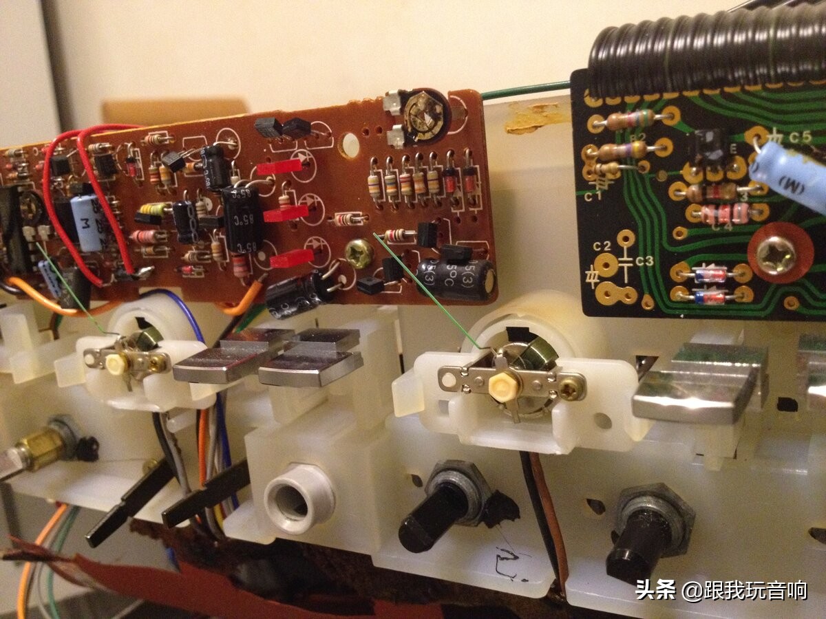 爱华cs-75x录音机,爱华808收音机是哪里产的