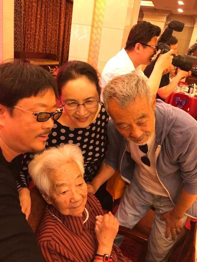 田壮壮母亲去世！生前抗癌42年，受疫情影响，后事从简