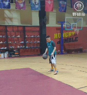 炸球撤步投篮,野球帝董康潮撤步拜佛