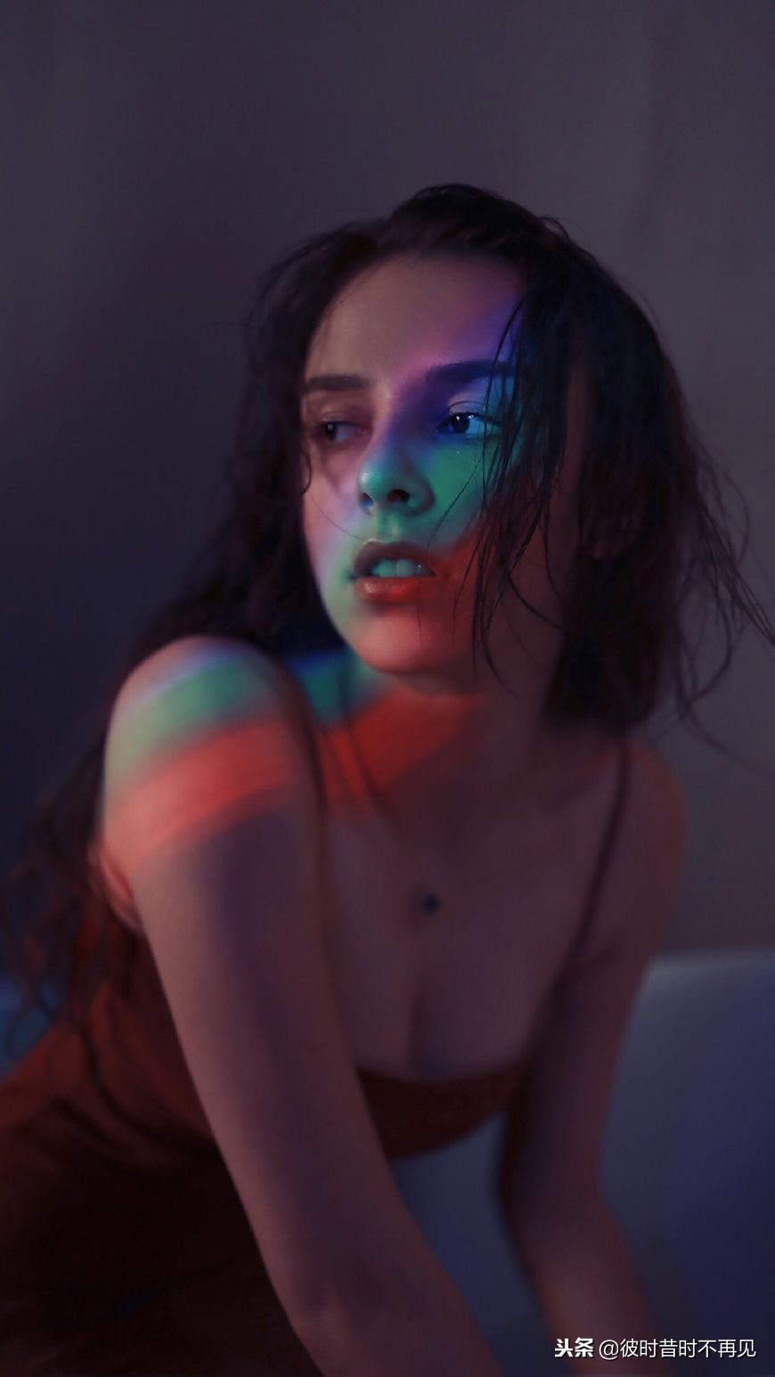 18岁女子嫁给亿万富翁,18岁少女嫁给了70岁富豪