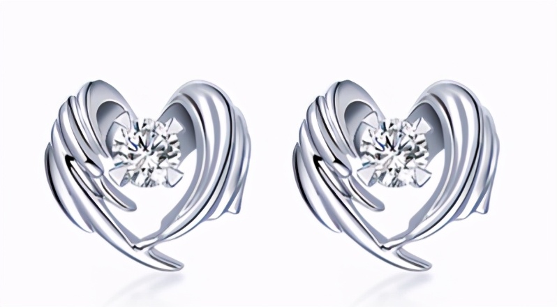 女生钻石耳环,女人有多喜欢钻石