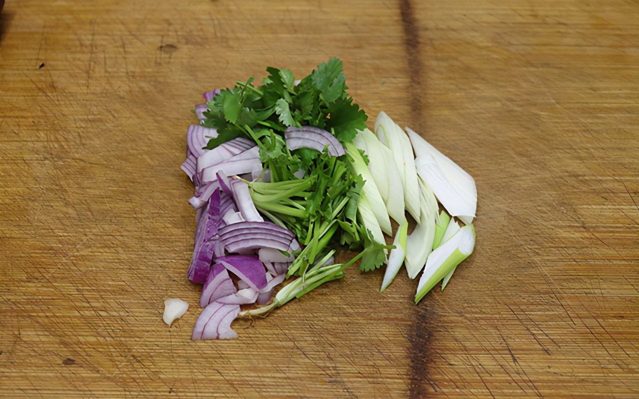 鱼头不煎做汤的家常做法,鱼头这样做鲜嫩多汁又入味