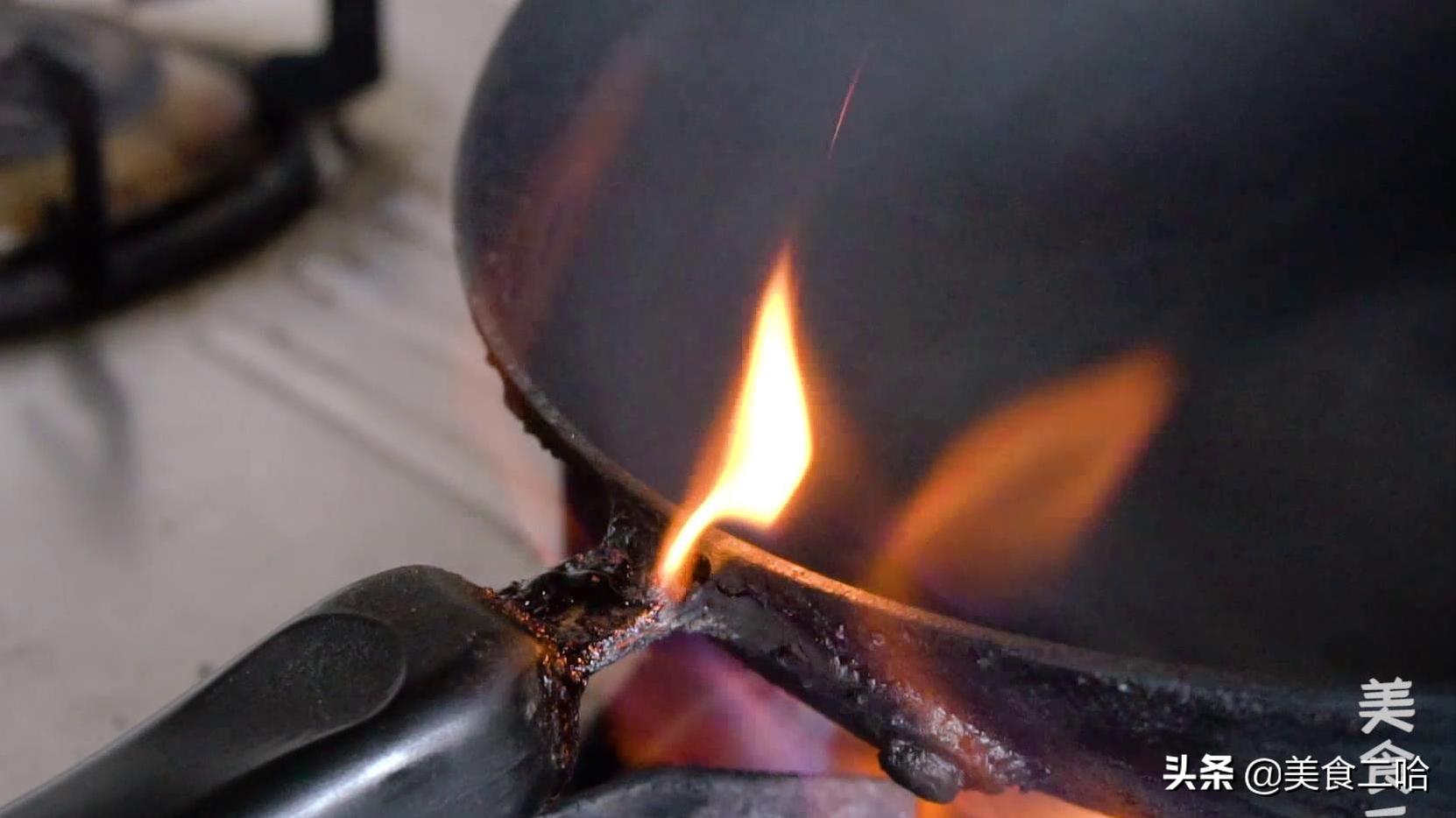 铁锅黑油垢怎么去除小窍门,铁锅清洗黑垢小妙招