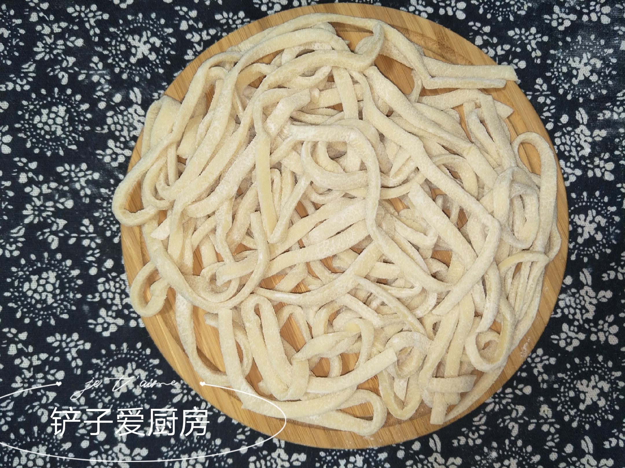 如何做手擀面筋道,擀面筋道的做法