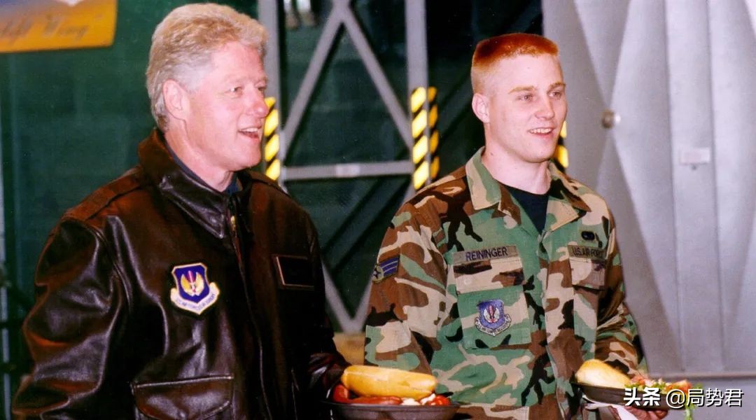 拜登用什么方式避免了联邦政府关门？