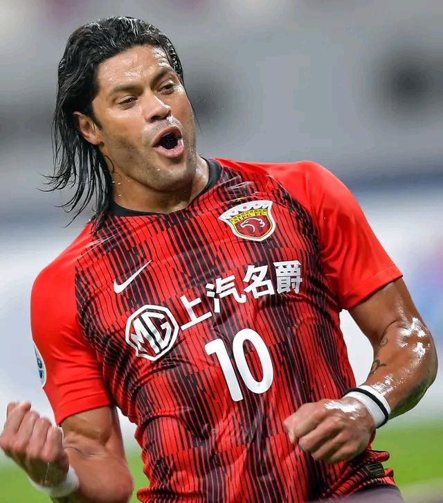 胡尔克与女友开启度假模式，4年在中超赚了8亿多还买了私人飞机