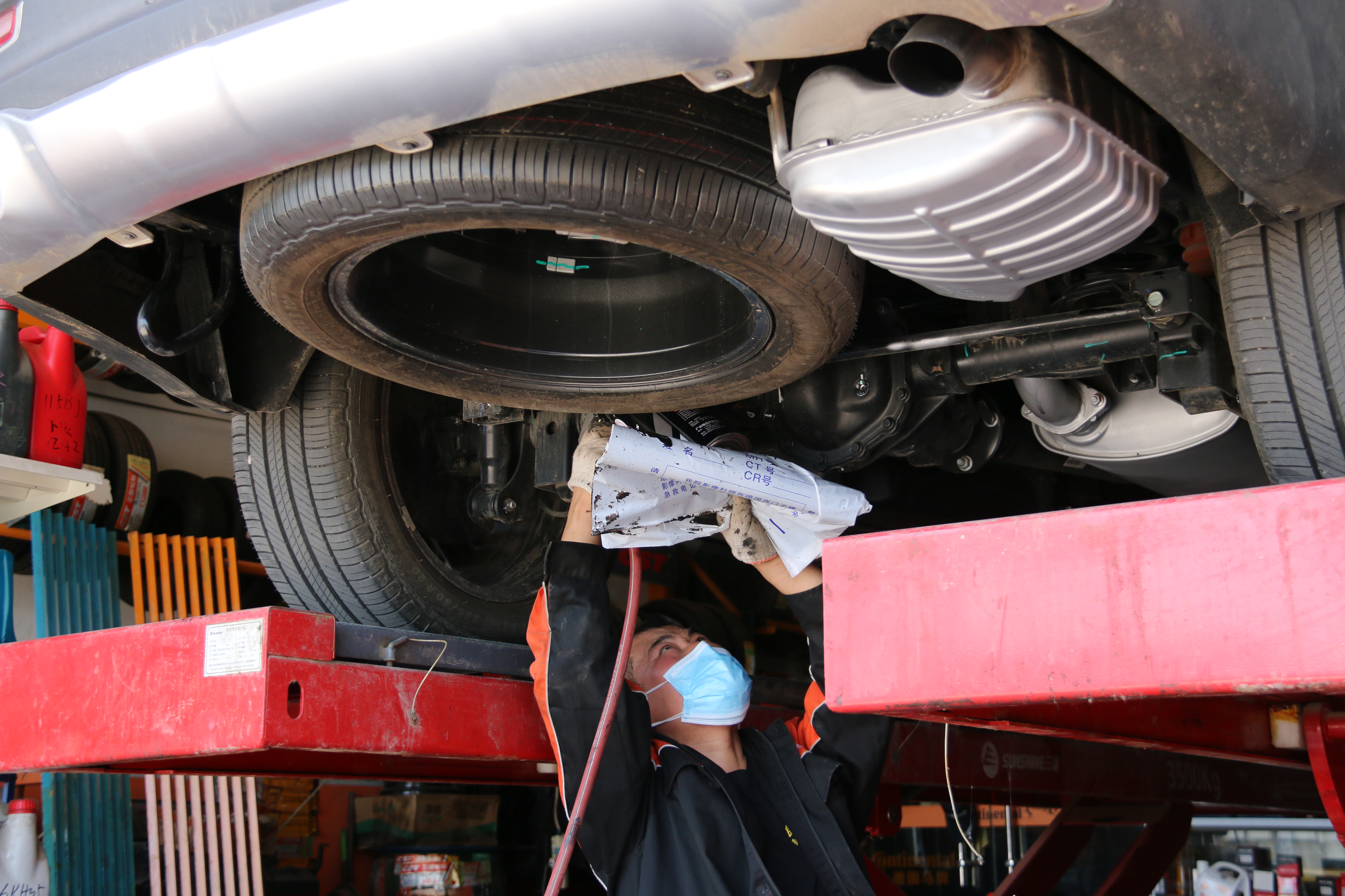 汽车做底盘装甲的好处及注意事项,汽车底盘装甲是什么有必要装吗