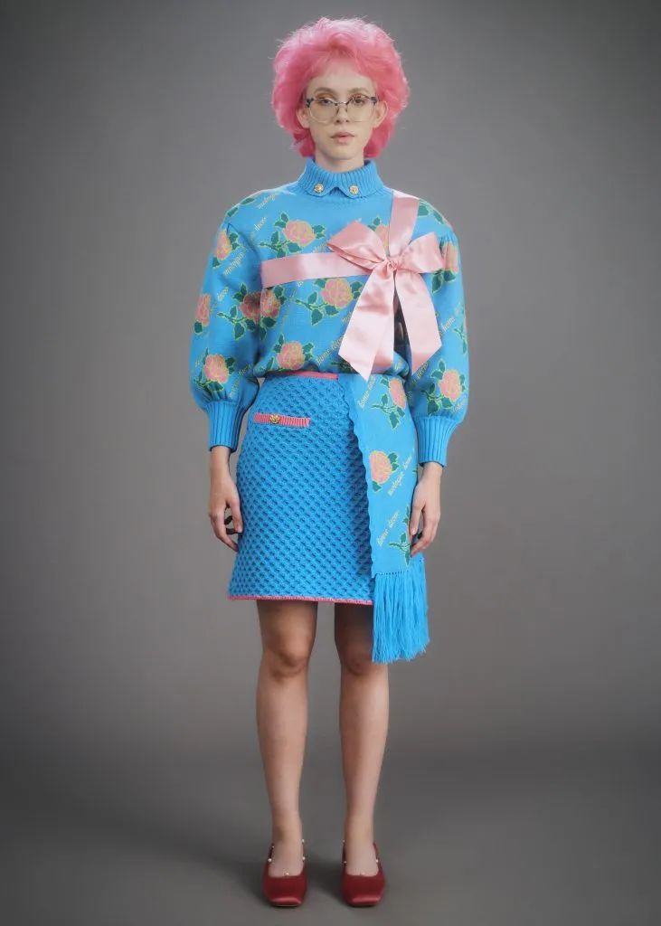 lisa的发际线变高了,lisa发际线为什么看着不高