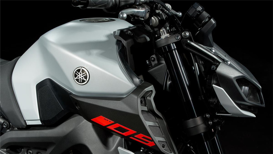 雅马哈mt-09发动机,雅马哈mt-09真的不适合新手吗