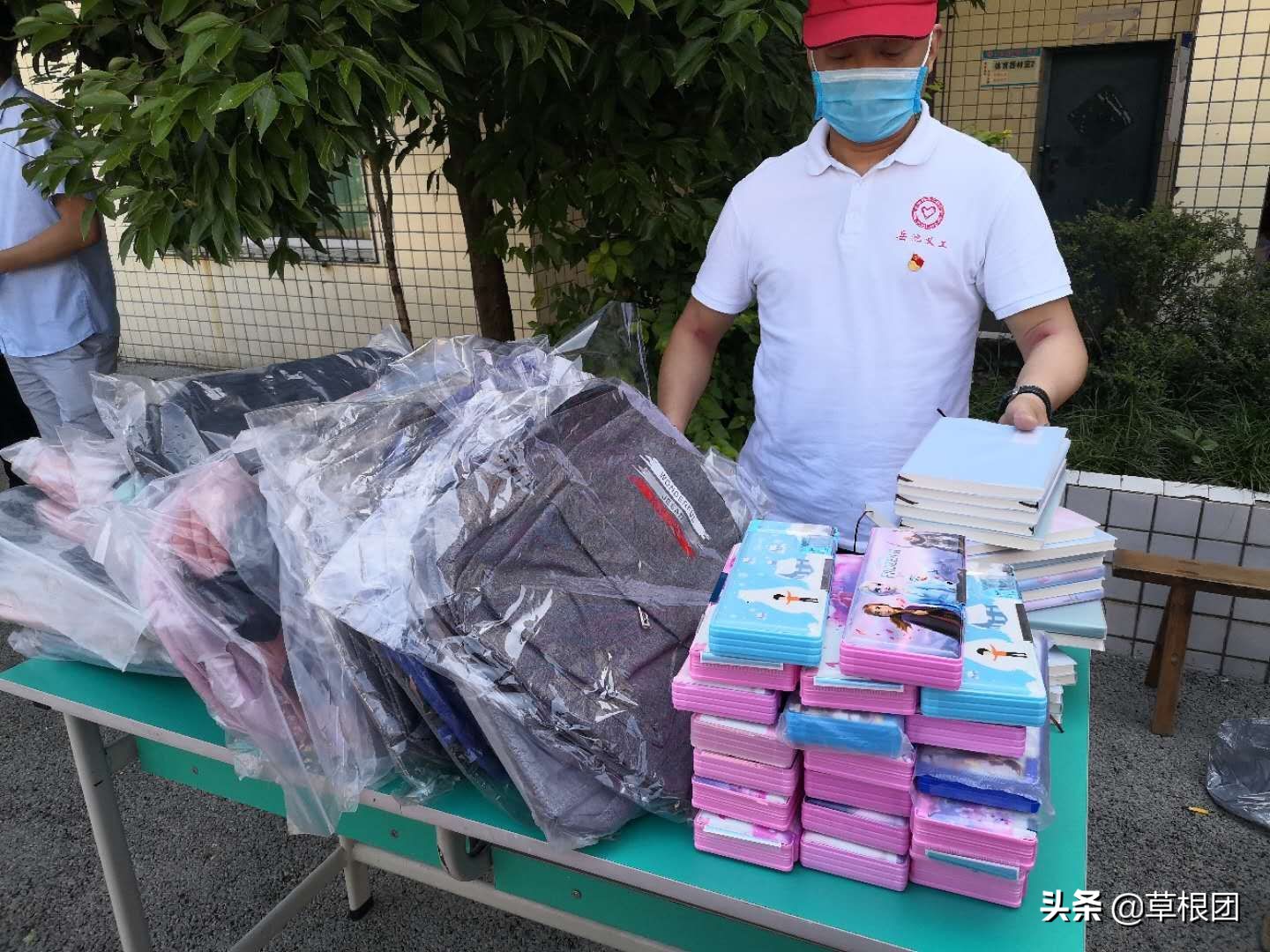 关爱农村留守儿童--岳池义工“六一”在行动