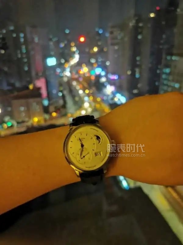 网友晒自己微信好友数量,网友晒1300手表