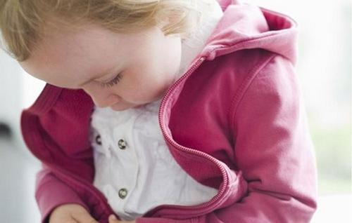 宝宝皮肤干燥脱皮用哪个面霜好,宝宝皮肤皲裂用什么护肤品