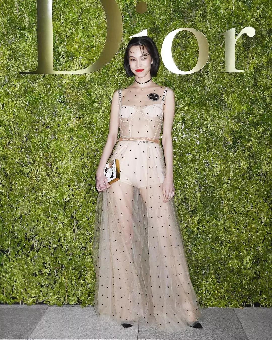 30岁以上女人穿裙子技巧,30岁女人裙子怎么穿好看