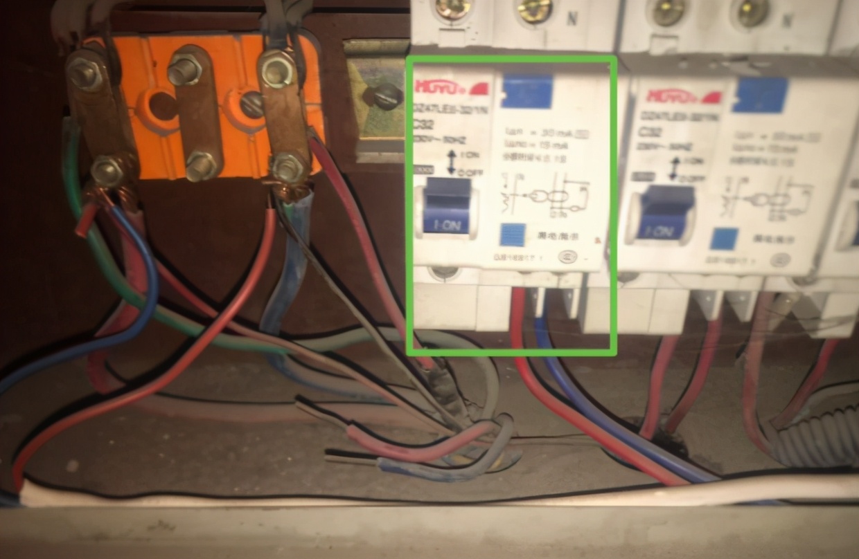 电表转的飞快，如何判断家中是否被偷电了？